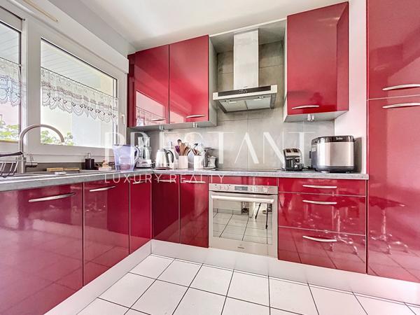 Quartier Rueil – maison d’architecte de 201 m² carrez – 5 chambres avec jardin, véranda et sous-sol total, LE CHESNAY