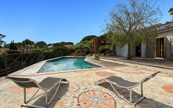 Maison à vendre    5 pièces •  Fréjus