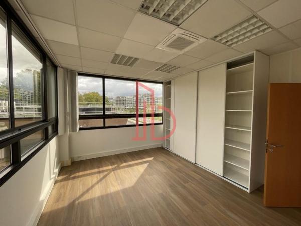 Bureau de 552 m² à louer à Bordeaux Ouest-Merignac