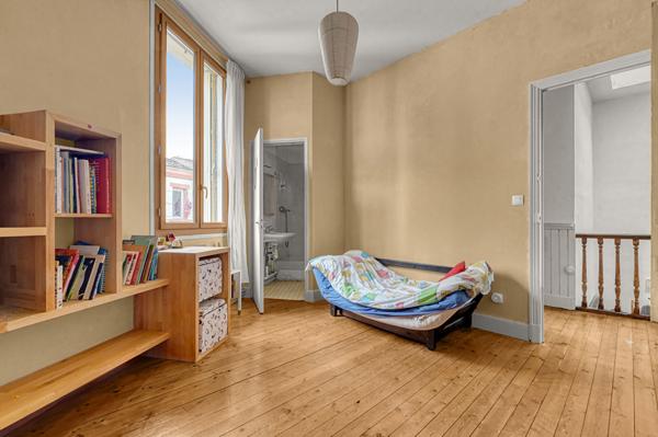 APPARTEMENT BAS CÔTE PAVÉE -