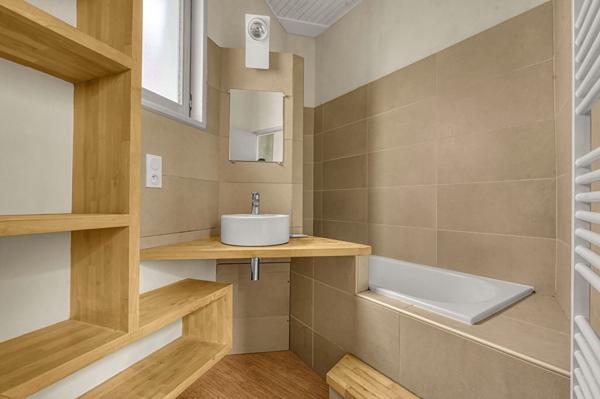 APPARTEMENT BAS CÔTE PAVÉE -