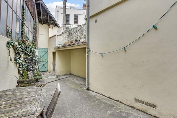 APPARTEMENT BAS CÔTE PAVÉE -