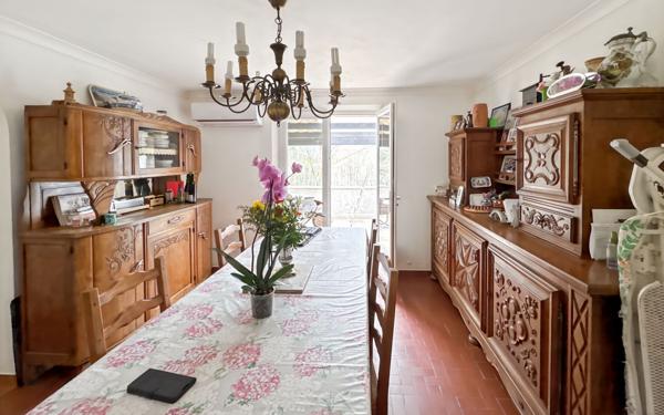 Maison à vendre    5 pièces •  Grimaud