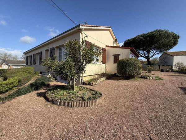 MONTAIGU-VENDEE / Vente Maison 6 Pièces 132 m²
