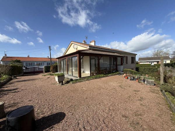 MONTAIGU-VENDEE / Vente Maison 6 Pièces 132 m²