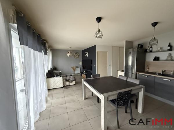 VILLEURBANNE-T3-74m²-Terrasse-Garage