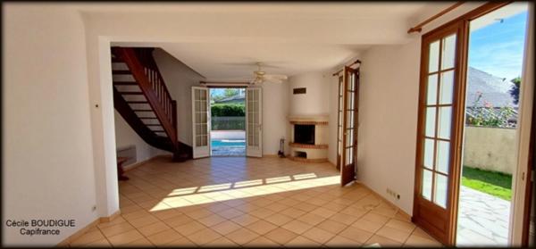 Superbe maison familiale 5 chambres avec piscine terrain de 1140m² au cœur de Morlaas