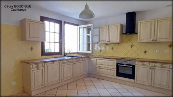 Superbe maison familiale 5 chambres avec piscine terrain de 1140m² au cœur de Morlaas