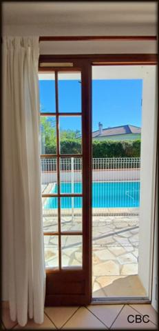 Superbe maison familiale 5 chambres avec piscine terrain de 1140m² au cœur de Morlaas