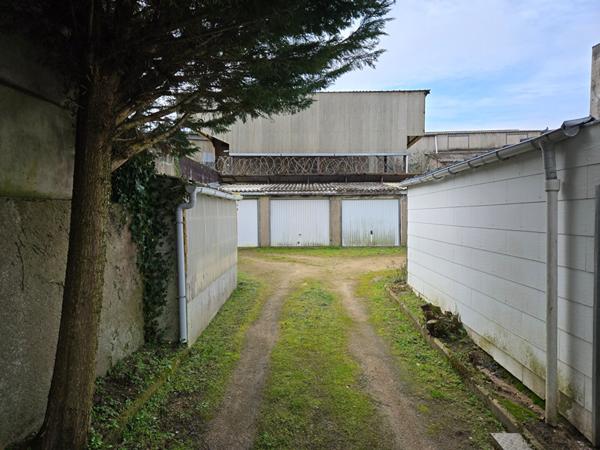 A VENDRE NANTES ZOLA Maison ancienne 2 chambres + bureau, avec garage double