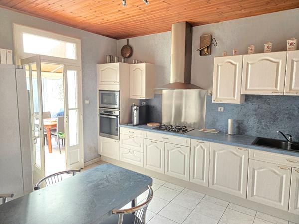 A VENDRE NANTES ZOLA Maison ancienne 2 chambres + bureau, avec garage double