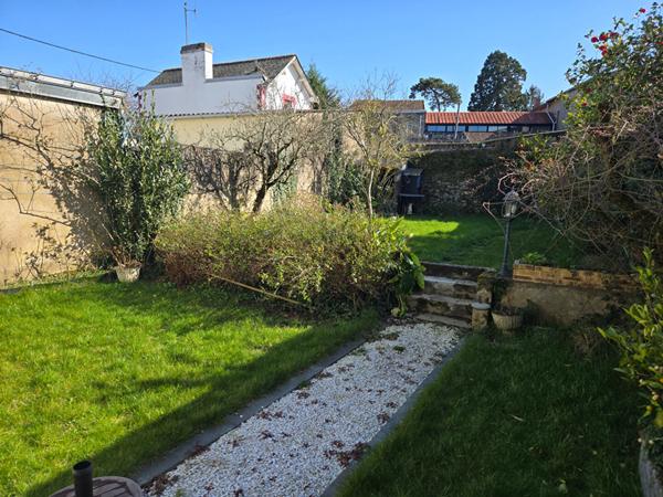 A VENDRE NANTES ZOLA Maison ancienne 2 chambres + bureau, avec garage double