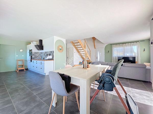 Maison A VENDRE à Saint Florent Le Vieil, quartier calme et recherché, quatre chambres, terrain clos avec piscine