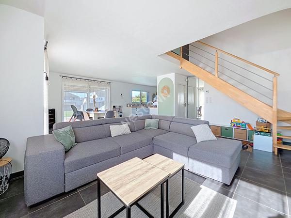 Maison A VENDRE à Saint Florent Le Vieil, quartier calme et recherché, quatre chambres, terrain clos avec piscine