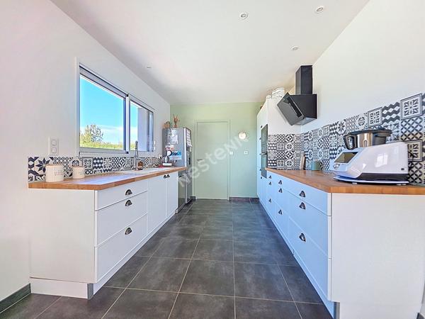 Maison A VENDRE à Saint Florent Le Vieil, quartier calme et recherché, quatre chambres, terrain clos avec piscine