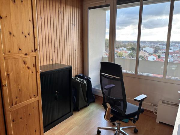 À vendre : Appartement lumineux de 3 pièces avec vue panoramique sur Paris à Bagnolet !