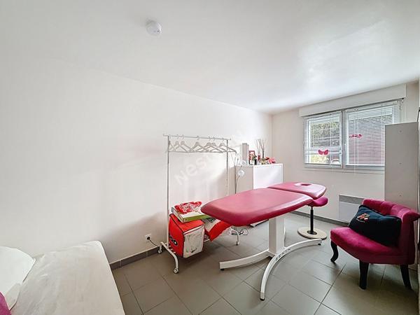 MONTREUIL - FONTENAY SOUS BOIS- VINCENNES, QUARTIER DES PARAPLUIES, RESIDENCE RECENTE, BEAU 2 PIECES AU CALME EXPOSE PLEIN SUD AVEC JARDIN PRIVATIF ET CAVE.