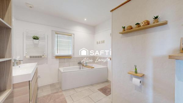 Maison contemporaine de plain-pied avec vue sur les Pyrénées