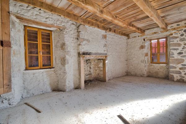 Maison à vendre 2 pièces SAINT MARTIN VALMEROUX (15)