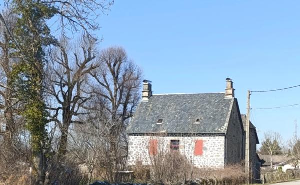 Maison à vendre 2 pièces SAINT MARTIN VALMEROUX (15)