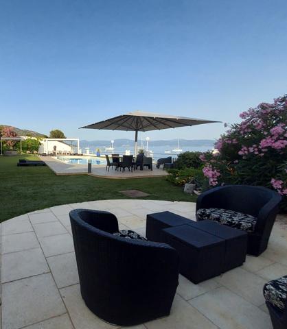 Ajaccio Sanguinaires superbe Villa pieds dans l'eau 300 m2 avec piscine