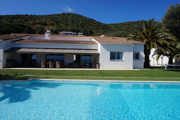 Ajaccio Sanguinaires superbe Villa pieds dans l'eau 300 m2 avec piscine