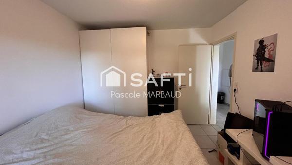 P2 de 2019 , 42 m² avec clim , terrasse , parking , local à vélo, espaces verts, en parfait état