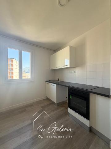 BEAU T2 SUR LES GRANDS BOULEVARDS EN ETAGE ELEVE