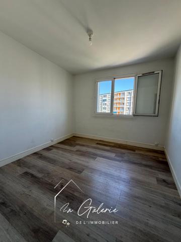 BEAU T2 SUR LES GRANDS BOULEVARDS EN ETAGE ELEVE