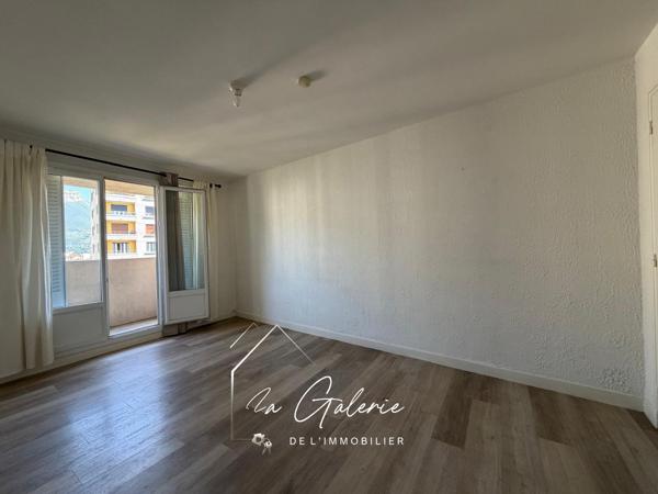 BEAU T2 SUR LES GRANDS BOULEVARDS EN ETAGE ELEVE