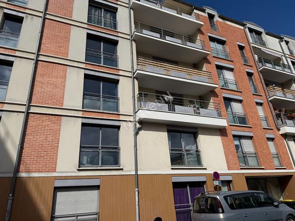 BAS-MONTREUIL, RUE DU PROGRES, PROCHE DE LA PLACE DE LA REPUBLIQUE ET DE VINCENNES, 2 PIECES AU CALME SUR COUR