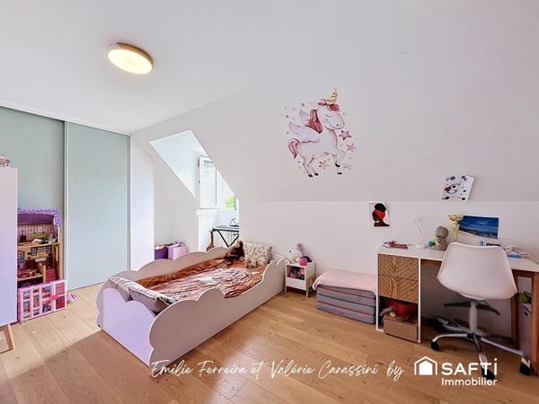 Maison familiale aux volumes exceptionnels - cadre de vie privilégié entre confort, espace et proximité des commodités