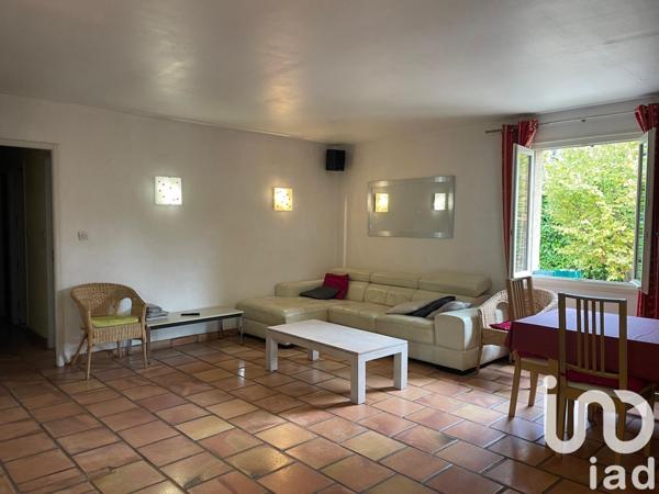 Maison 7 pièces de 130 m² à Maubec (84660)