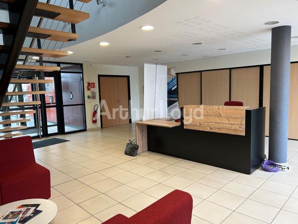 Immeuble de bureaux à vendre à La Sentinelle avec effet d’enseigne remarquable