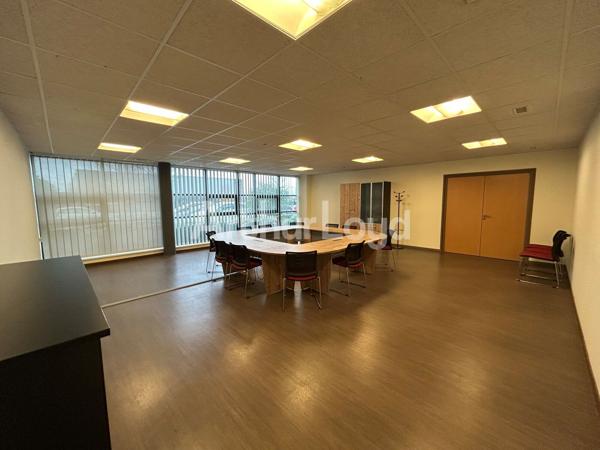 Immeuble de bureaux à vendre à La Sentinelle avec effet d’enseigne remarquable