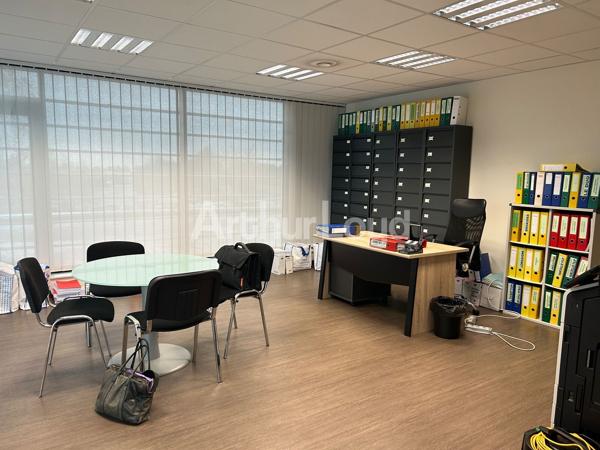 Immeuble de bureaux à vendre à La Sentinelle avec effet d’enseigne remarquable