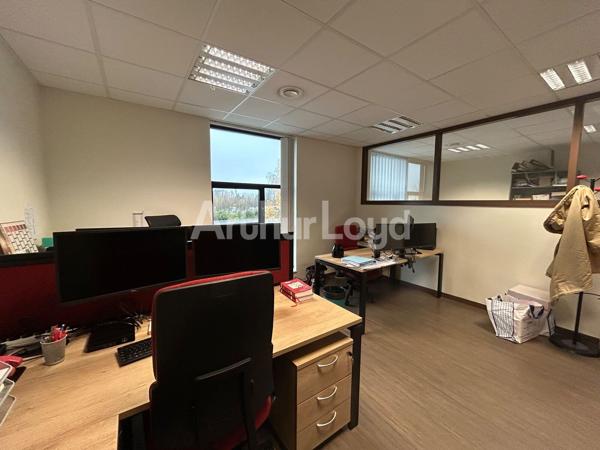 Immeuble de bureaux à vendre à La Sentinelle avec effet d’enseigne remarquable