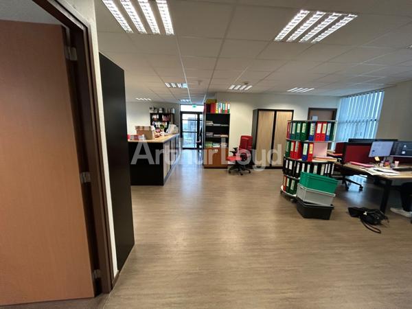 Immeuble de bureaux à vendre à La Sentinelle avec effet d’enseigne remarquable