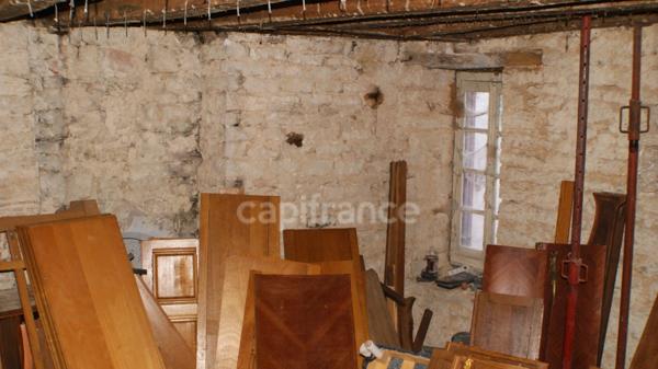 🏡 Maison en pierre à rénover – plein cœur du centre historique de Montbard