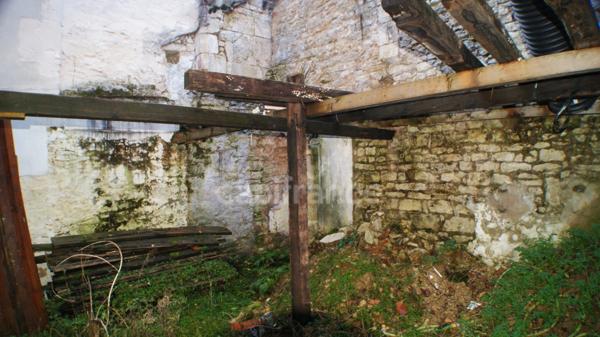 🏡 Maison en pierre à rénover – plein cœur du centre historique de Montbard