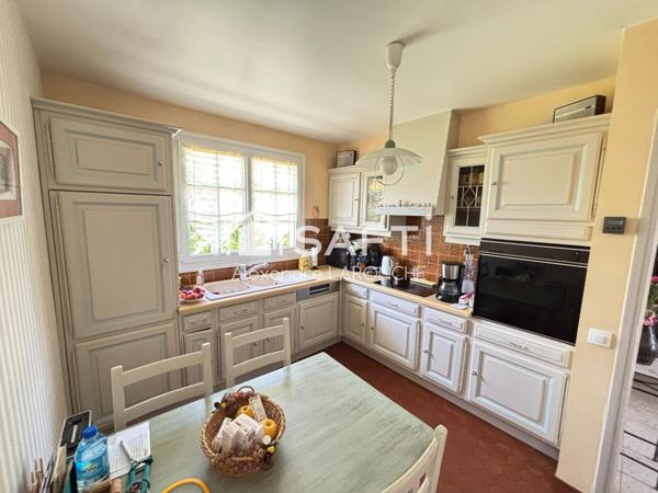 Spacieuse maison, 5 chambres à 5 minutes au nord de Lisieux.