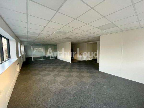 Villeneuve d’Ascq – Bureaux à louer avec parking et transport à proximité