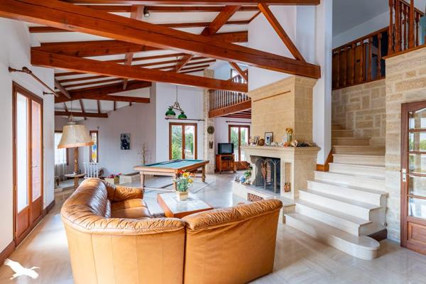 Maison à vendre |  Tesson |  9 pièces | 230 m²