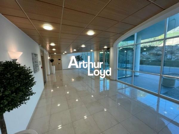 Bureaux rénovés à louer divisibles dès 184 m² - Sophia Antipolis