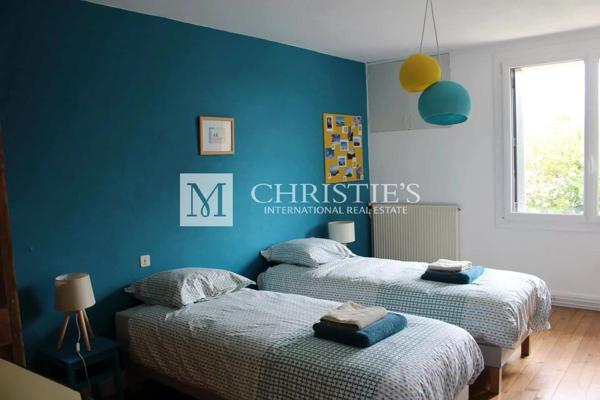 Charmante propriété près de Libourne : habitation girondine, dépendances, et vignes BIO