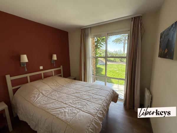  T3 EN REZ-DE-JARDIN AVEC VUE MER AU CŒUR DE CAP ESTÉREL 
