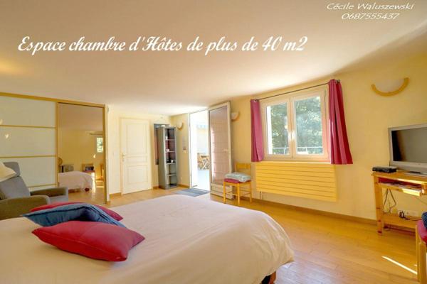 Propriété à Evenos 10 pièce(s) 310 m2 - deux maisons sur  une parcelle de 69215 m2