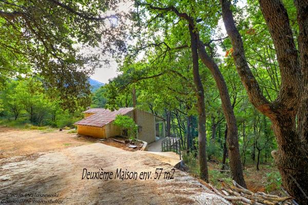 Propriété à Evenos 10 pièce(s) 310 m2 - deux maisons sur  une parcelle de 69215 m2