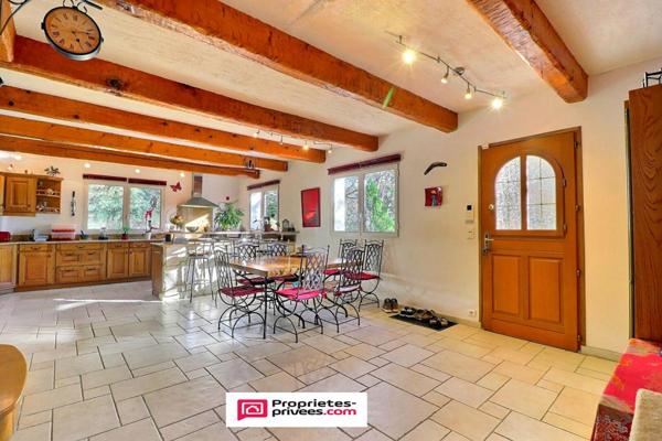 Propriété à Evenos 10 pièce(s) 310 m2 - deux maisons sur  une parcelle de 69215 m2