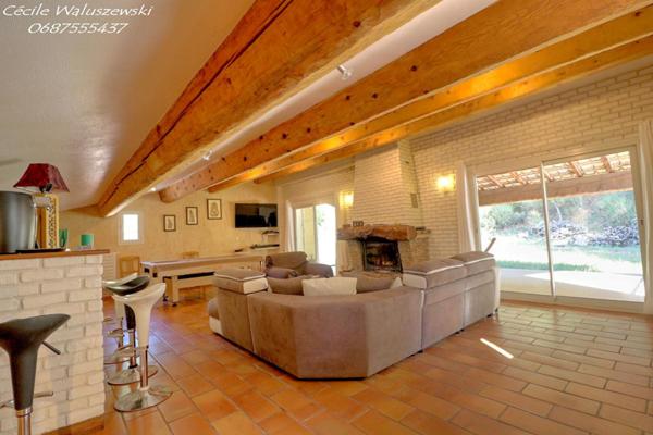 Propriété à Evenos 10 pièce(s) 310 m2 - deux maisons sur  une parcelle de 69215 m2